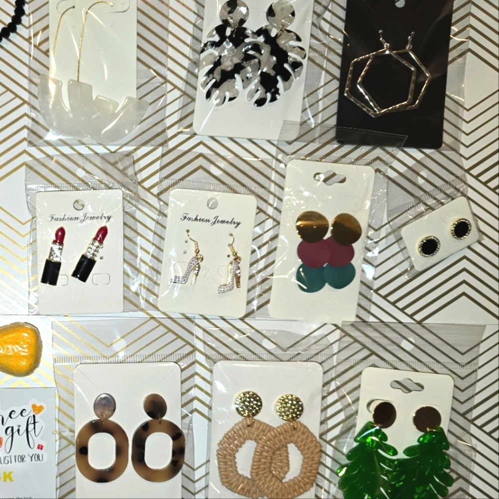 Mystery Earring Bundle! The More You Bid, The More You Get! - Picture 7 of 17
